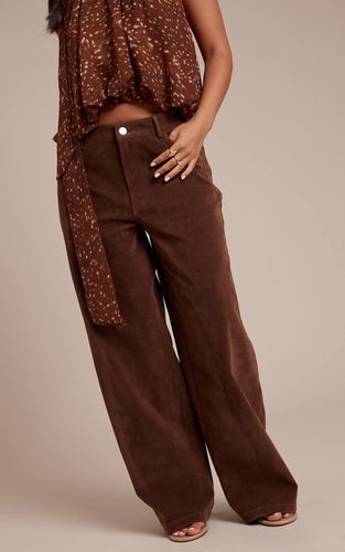 Brown Pantalon Tonneau En Suède Petite Taille | Taille 42 - PrettyLittleThing - Modalova