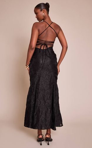 Black Robe Longue Texturée À Dos Lacé | Taille 42 - PrettyLittleThing - Modalova