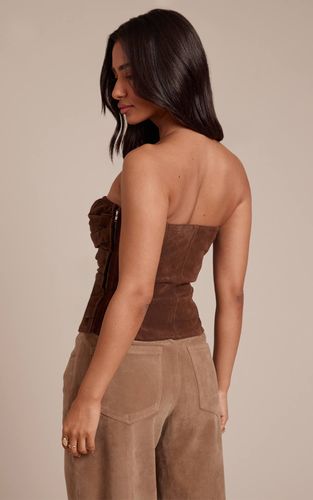 Brown Top Bandeau Froncé En Synthétique Chocolat Petite | Taille 32 - PrettyLittleThing - Modalova