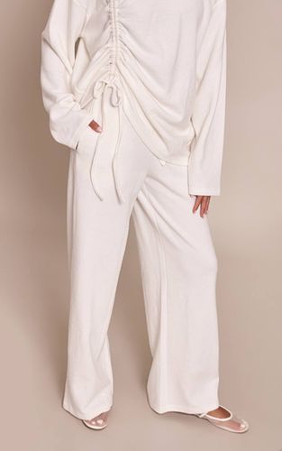 Cream Pantalon Large Ultra Doux | Taille 32 - PrettyLittleThing - Modalova