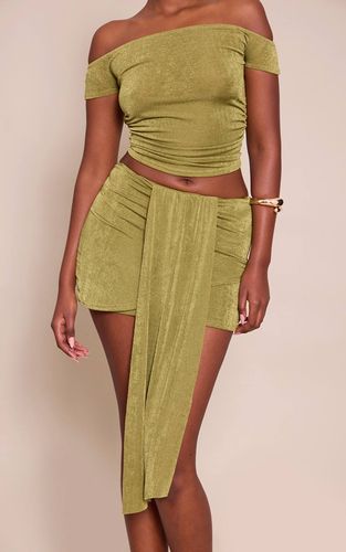 Olive Ensemble Jupe Courte Drapée Portefeuille Et Haut Texturé Assorti | Taille 42 - PrettyLittleThing - Modalova