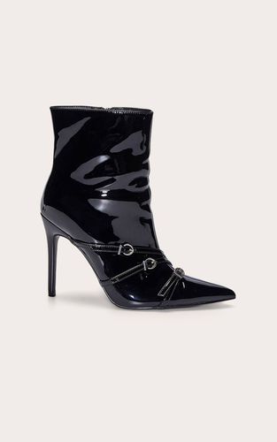 Black Bottine À Talon Avec Brides À Boucles Vernies | Taille 38 - PrettyLittleThing - Modalova
