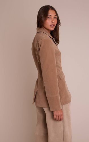 Brown Blazer En Faux Suède À Taille Cintrée Avec Détails De Poches | Taille 32 - PrettyLittleThing - Modalova