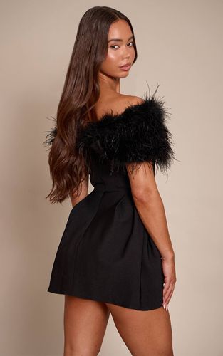 Black Robe Mini Tulipe Bardot Tissée Premium Avec Plumes | Taille 32 - PrettyLittleThing - Modalova