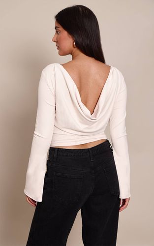 Cream Top Drapé À Manches Longues Ultra Doux Avec Dos Col Bénitier | Taille 42 - PrettyLittleThing - Modalova