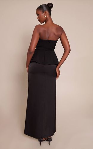 Black Robe Longue Cintrée À Basque | Taille 42 - PrettyLittleThing - Modalova