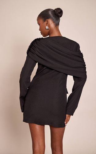 Black Robe Blazer Cintrée Avec Détail Ceinture Drapée | Taille 32 - PrettyLittleThing - Modalova