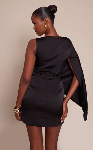 Black Robe Courte À Encolure Bateau Avec Détail Cape Asymétrique | Taille 32 - PrettyLittleThing - Modalova