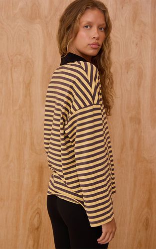Multi Haut De Rugby À Manches Longues Avec Détail De Col Rayé | Taille 42 - PrettyLittleThing - Modalova