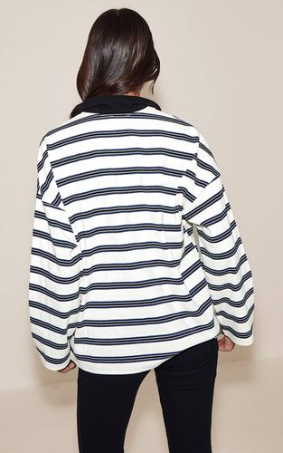 White Haut De Rugby À Manches Longues Avec Détail De Col Rayé | Taille 32 - PrettyLittleThing - Modalova
