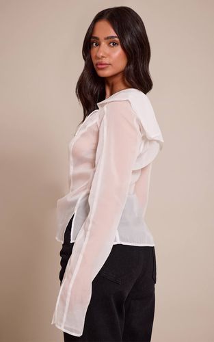 White Haut Petite À Manches Longues Transparentes Avec Détail De Boutons | Taille 40 - PrettyLittleThing - Modalova