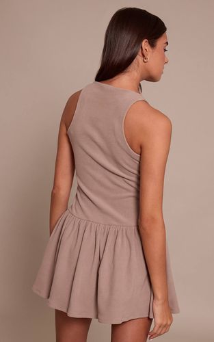 Robe Droite Sans Manches Côtelée À Col Montant | Taille 42 - PrettyLittleThing - Modalova