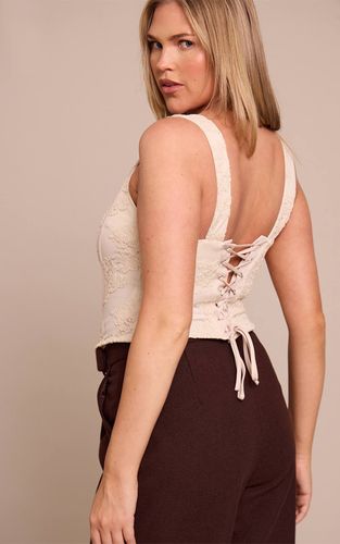 Cream Haut Corset Shape À Lacets Au Dos Avec Dentelle Florale Texturée | Taille 36 - PrettyLittleThing - Modalova