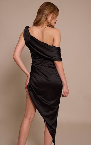Black Robe Bardot À Ourlet Asymétrique | Taille 42 - PrettyLittleThing - Modalova