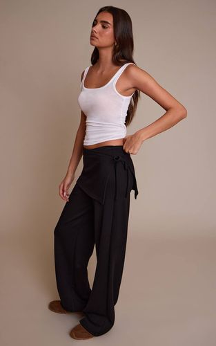 Black Pantalon Large À Jambes Évasées Avec Devant Cache-cœur En Tissu Doux Premium | Taille 32 - PrettyLittleThing - Modalova