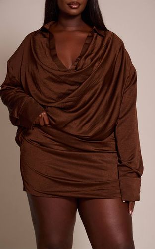 Brown Ensemble Coordonné Jupe Courte Satinée Texturée Froncée Grande Taille | Taille 46 - PrettyLittleThing - Modalova