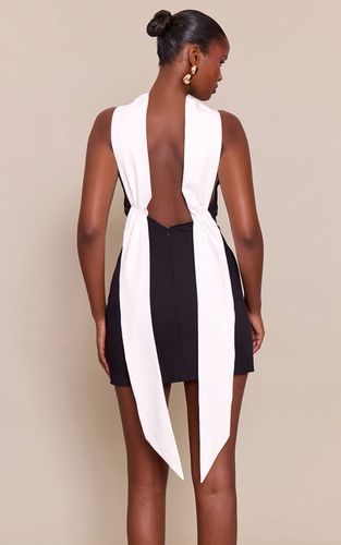Black Robe Mini Dos Nu À Col Licou Avec Détail Drapé Contrastant | Taille 42 - PrettyLittleThing - Modalova