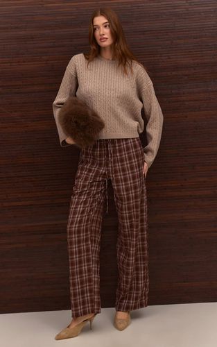 Brown Pantalon Ample Taille Basse En Tissu Tissé Avec Cordon De Serrage | Taille 32 - PrettyLittleThing - Modalova
