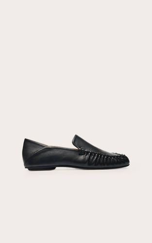 Black Mocassin Bateau En Synthétiquecuir Avec Détail Froncé | Taille 38 - PrettyLittleThing - Modalova