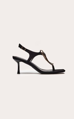 Black Sandale À Talon En Synthétique Avec Détails Dorés Et Bride Entre-orteils | Taille 36 - PrettyLittleThing - Modalova