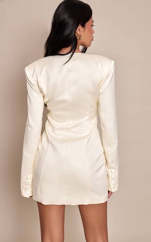 Cream Robe Blazer Satinée À Manches Longues Boutonnée | Taille 42 - PrettyLittleThing - Modalova