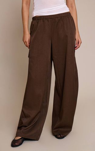Brown Pantalon Cargo Large Tissé | Taille 42 - PrettyLittleThing - Modalova