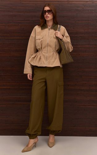 Khaki Cargo Tissé À Ourlets Élastiqués | Taille 42 - PrettyLittleThing - Modalova