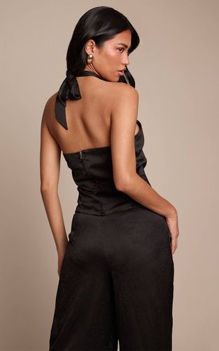 Black Haut Coordonné Col Licou Satin Martelé Avec Boucle Et Découpe | Taille 42 - PrettyLittleThing - Modalova