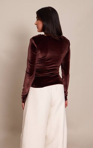 Brown Top En Velours À Manches Longues Et Col Bénitier | Taille 32 - PrettyLittleThing - Modalova