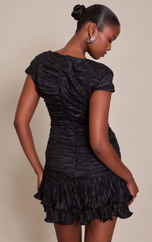 Black Robe Courte Texturée À Col Bateau Et Ourlet À Volants | Taille 42 - PrettyLittleThing - Modalova