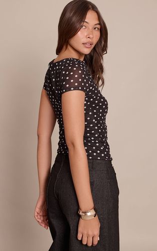 Black Top Ajusté En Mesh À Pois À Manches Courtes | Taille 42 - PrettyLittleThing - Modalova