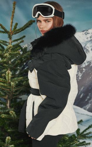 Black Manteau Doudoune À Taille Nouée Avec Garniture En Synthétique | Taille Large - PrettyLittleThing - Modalova