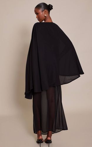 Black Robe Longue En Mousseline Avec Détail Cape | Taille 32 - PrettyLittleThing - Modalova