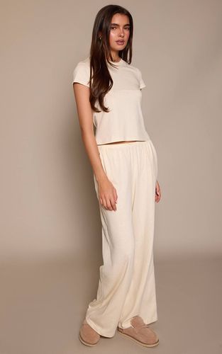 Cream Pantalon Large Décontracté À Texture Douce Et Jambe Ample | Taille 42 - PrettyLittleThing - Modalova