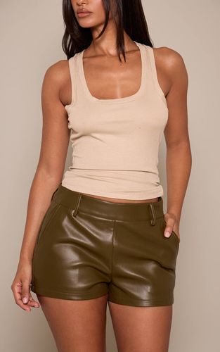 Khaki Short Mini En Synthétiquecuir Foncé Petite | Taille 36 - PrettyLittleThing - Modalova