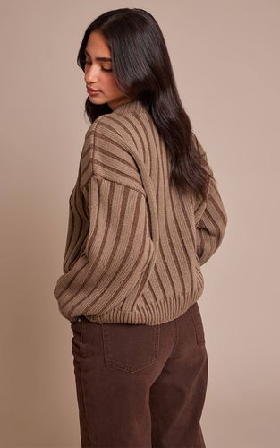 Olive Synthétiquell En Maille Côtelée Épaisse Col V Petite Taille | Taille XS - PrettyLittleThing - Modalova