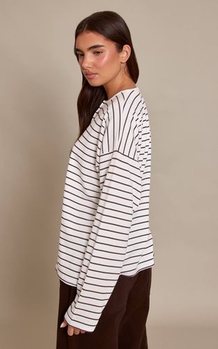 Cream Haut Oversize À Manches Longues À Rayures Avec Détail Boutonnage | Taille 32 - PrettyLittleThing - Modalova