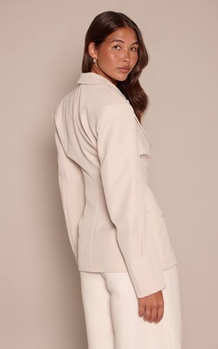 Cream Blazer À Revers Détaillés Avec Bouton Et Taille Cintrée | Taille 42 - PrettyLittleThing - Modalova