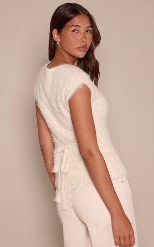 Cream T-shirt À Manches Courtes En Maille Duveteuse Avec Taille Cintrée | Taille XS - PrettyLittleThing - Modalova