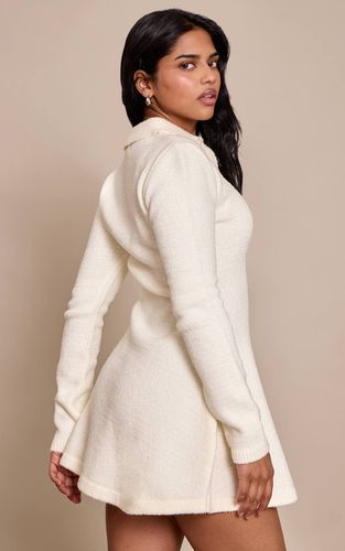 Cream Robe Mini Tricotée À Manches Longues Et Jupe Évasée Petite Taille | Taille 30 - PrettyLittleThing - Modalova