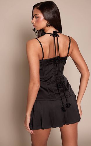 Black Robe Droite Drapée En Satin Avec Corset Et Fleurs | Taille 42 - PrettyLittleThing - Modalova