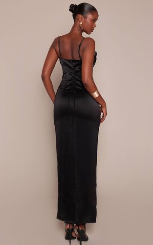 Black Robe Longue En Satin À Bonnets En Dentelle Et Détail Dos Lacé | Taille 42 - PrettyLittleThing - Modalova