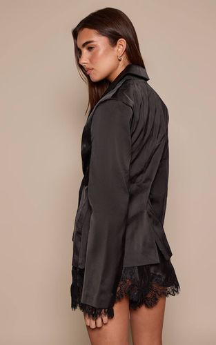 Black Blazer Structuré En Satin Avec Détails En Dentelle | Taille 32 - PrettyLittleThing - Modalova