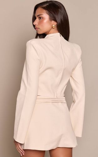 Cream Haut Tissé À Col V Avec Détail De Poignets | Taille 42 - PrettyLittleThing - Modalova