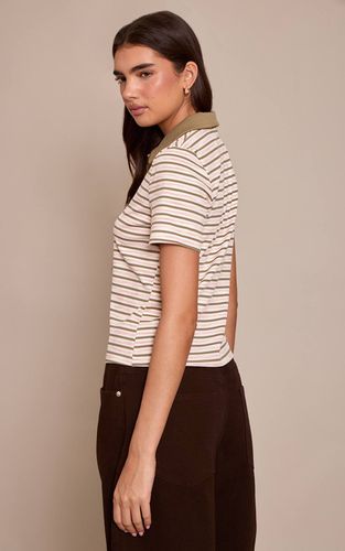 Khaki Haut À Col Et Manches Courtes En Maille Côtelée Souple À Détails Rayés | Taille 32 - PrettyLittleThing - Modalova