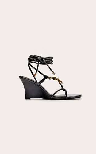 Black Compensées À Lacets En Synthétiquecuir Avec Finitions Dorées | Taille 38 - PrettyLittleThing - Modalova
