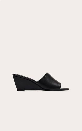Black Mules Compensées À Bout Carré En Synthétique | Taille 38 - PrettyLittleThing - Modalova
