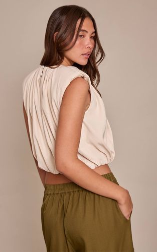 Haut Tissé Plissé À Ourlet Bouffant | Taille 42 - PrettyLittleThing - Modalova