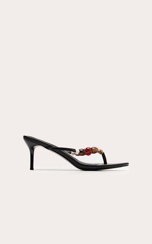 Black Mules À Talon Avec Bride Ornée De Perles Entre Les Orteils | Taille 41 - PrettyLittleThing - Modalova