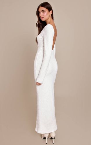 Cream Robe Maxi Duveteuse À Dos Échancré | Taille 42 - PrettyLittleThing - Modalova